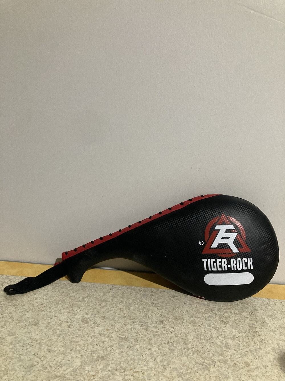 Tiger-Rock Focus Mitt Black Red MMA Kickboxing Training Hand Target Pad